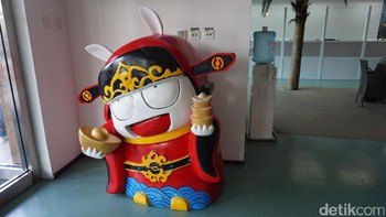 Agar kantor terlihat menarik, Xiaomi menempatkan ornamen-ornamen hiasan, seperti salah satunya patung Mi Bunny berikut. Foto: detikINET/Muhammad Alif Goenawan