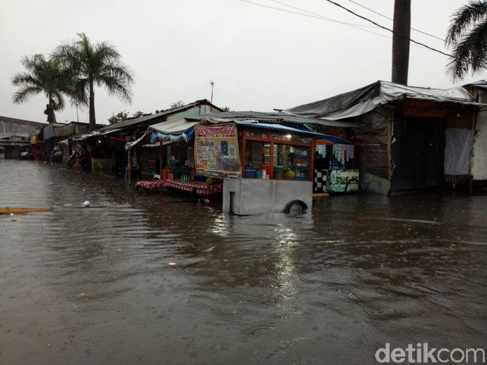 Banjir juga Landa Pasar Induk Gedebage, Namun Kini Berangsur Surut
