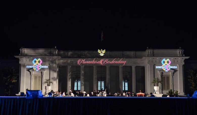Presiden Jokowi: Ayo Merapat ke Istana Merdeka Malam Ini!