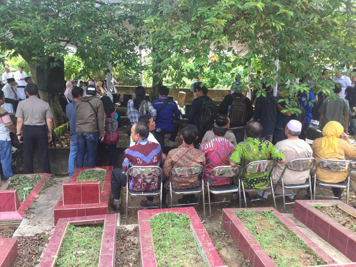 Jenazah Ayah Kapolri Dimakamkan di Palembang