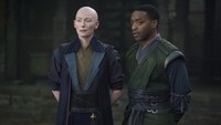 The Ancient One bersama Mordo (Chiwetel Ejiofor) membantunya untuk berlatih ditempat tersebut. (Dok. Marvel Studios)