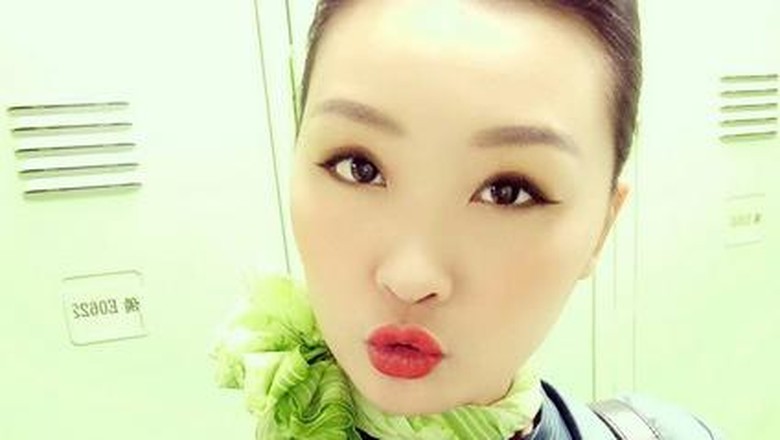 Aneka Pose Selfie Pramugari Cantik Maskapai Asia - Halaman 3