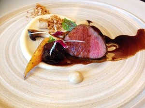 Malam Ini Nikmati Santap Malam dengan Menu Gaya Mediterania di Glass House