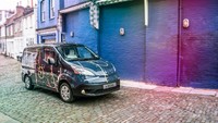 Mobil kantor berjalan ini aslinya adalah mobil NV200 bertenaga listrik. Foto: Nissan Eropa