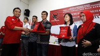 Penghargaan yang diberikan oleh Bidang Pemuda dan Olahraga DPP PDI-Perjuangan itu dalam rangka memperingati HUT Sumpah Pemuda 2016 dengan tema Tour Napak Tilas Sumpah Pemuda 2016.