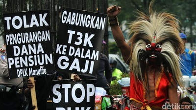 Karyawan Bank Danamon Tolak PHK Massal