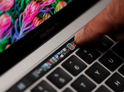 Cantiknya MacBook Pro + Touch Bar, Laptop Rp 23 Juta