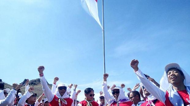 Peringati Sumpah Pemuda, Rini dan Bos-bos BUMN Upacara di Pulau Padar
