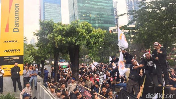 Ratusan Karyawan Danamon Demo, Operasional Bank Tetap Berjalan Normal