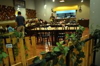 Phuket: Segar Pedas Tom Yam Goong dan Ayam Bungkus Pandan Khas Thailand