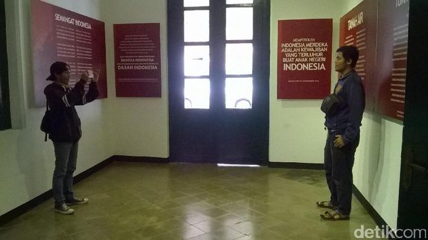 Wisatawan yang asyik berfoto (Bonauli/detikTravel)