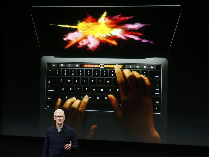 Apple CEO Tim Cook speaks under a graphic of the new MacBook Pro during an Apple media event in Cupertino, California, U.S. October 27, 2016.    REUTERS/Beck Diefenbach   TPX IMAGES OF THE DAY
