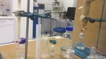 Menengok Isi Laboratorium Riset Obat Herba