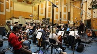 Bahkan mereka juga menggaet 55 orang pemain orchestra yang terdiri dari 40 pemain strings, 7 woodwinds, 7 brass dan 1 pemain perkusi. (Dok. SamSonS)