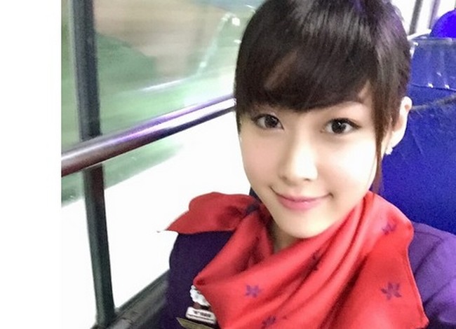 Aneka Pose Selfie Pramugari Cantik Maskapai Asia