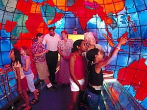Globe Super Besar di AS, Bisa Dimasuki Turis!