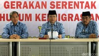 Direktorat Jenderal Imigrasi Kementerian Hukum dan HAM selama periode Oktober 2016 telah menjaring 2.698 WNA bermasalah dalam gerakan serentak penegakan hukum keimigrasian yang berlangsung di seluruh wilayah Indonesia.