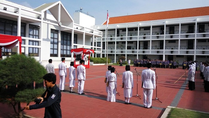 Menristek Dikti Pimpin Upacara Sumpah Pemuda di Politeknik Negeri Surabaya