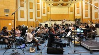 Disana mereka bekerjasama dengan Budapest Scoring Symphony Orchestra. (Dok. SamSonS)