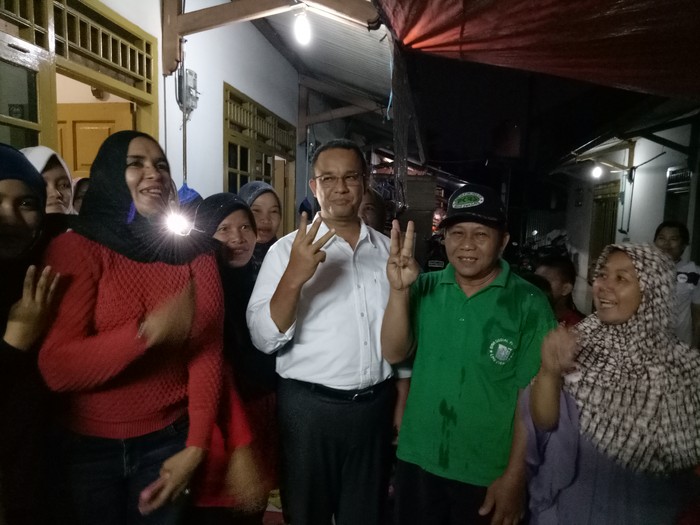 Anies Cerita ke Warga Soal KIP yang Tak Boleh Disebar di Jakarta oleh Ahok