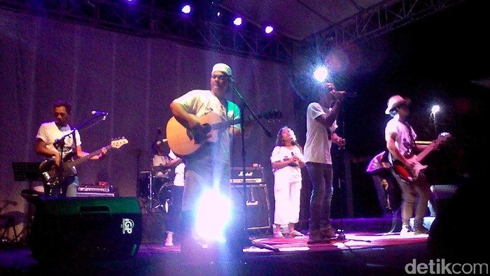 8 Napi Bentuk Band dan Launching Album di LP Kerobokan Bali