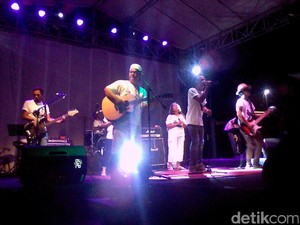 8 Napi Bentuk Band dan Launching Album di LP Kerobokan Bali