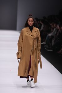 Saat Kaum Muda Seoul dan Ksatria Kazakhstan Mengilhami Koleksi Busana IKYK