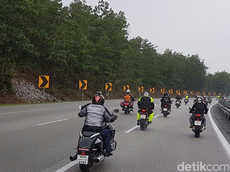 Seronoknya! Motor Masuk Tol Bisa Gratis di Malaysia
