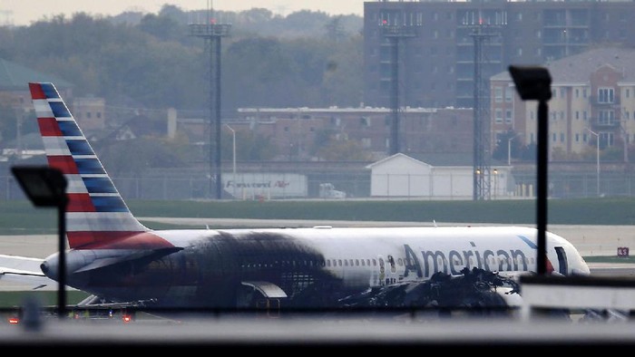 Korban Luka American Airlines Terbakar di Chicago Bertambah Jadi 20 Orang
