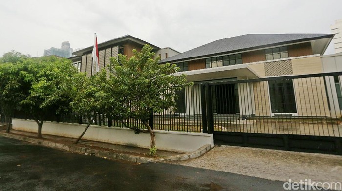 Polisi Amankan Mobil Massa yang Geruduk Rumah SBY di Mega Kuningan
