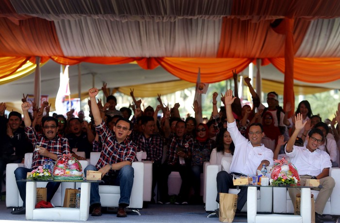 Saling Silang Ahok dan Anies soal Kartu Sakti Pelajar DKI
