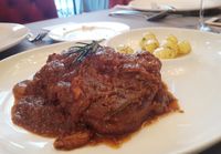 Chef Valentino Valtulina Suguhkan <i>Fettucine Porcini</i> dan <i>Osso Bucco</i> Klasik Italia