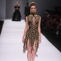 Koleksi Busana Ivan Gunawan mengangkat tema Manggali yang terinspirasi dari legenda Bali berjudul Calon Arang. Jakarta Fashion Week 2017 di Senayan City. Jakarta. [Foto: Mohammad Abduh/Wolipop]