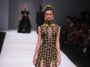 Inspirasi Barong Bali Bernuansa Gothic nan Edgy di Tangan Ivan Gunawan