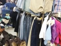 Fakta-fakta Derasnya Baju Impor Bekas Mengalir ke RI
