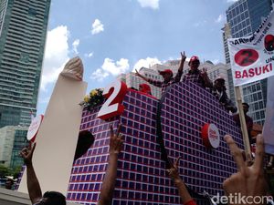 Sampai di Bundaran HI, Ahok-Djarot Disambut Pendukung 2 Jari