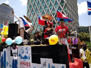 Seru! Rombongan Anies-Sandiaga Dimeriahkan Perkusi dengan Drummer Cewek
