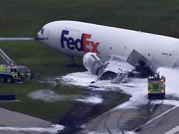 Pesawat Kargo Milik FedEx Terbakar di Florida, Tak Ada Korban Luka