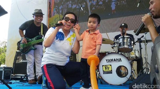 Duet Sri Mulyani dan Cucu Bernyanyi 'One Moment in Time'