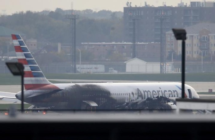American Airlines Terbakar