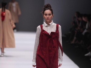 Saat Kaum Muda Seoul dan Ksatria Kazakhstan Mengilhami Koleksi Busana IKYK