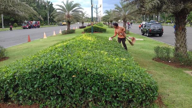 Berkat Mereka, Monas Langsung Bersih Usai Pawai Pilgub DKI