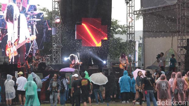 Siap-siap 'Begadang' Bareng Rhoma Irama di Synchronize Fest Hari Kedua