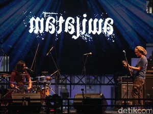 Matajiwa dan Float Semarakkan Sore di Synchronize Fest