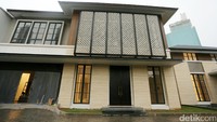 Rumah itu telah diserahkan oleh Sekretaris Kementerian Sekretariat Negara Setya Utama kepada SBY pada Rabu (26/10/2016) lalu.