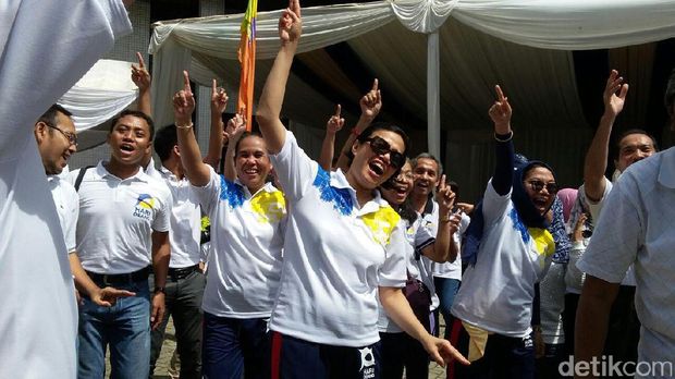 Gaya Sri Mulyani <i>Joget</i> dan Selfie Bareng PNS Kemenkeu di Hari Oeang