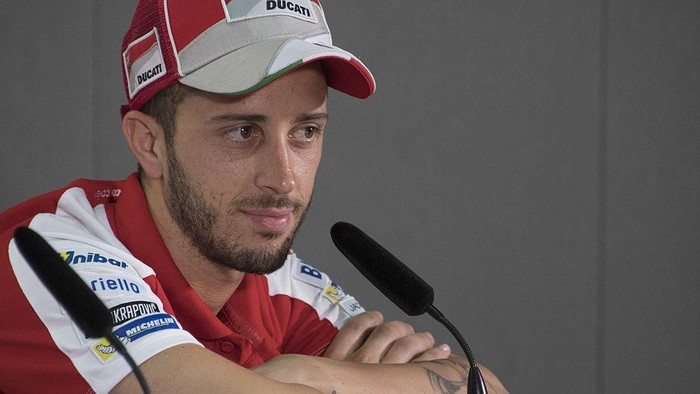 Dovizioso Pole, Rossi Kedua, Lorenzo Ketiga