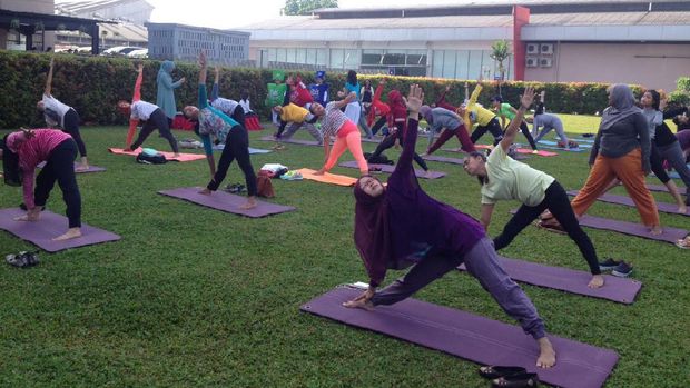 Yoga Tertawa, Olahraga 'Lucu' untuk Melepas Stres