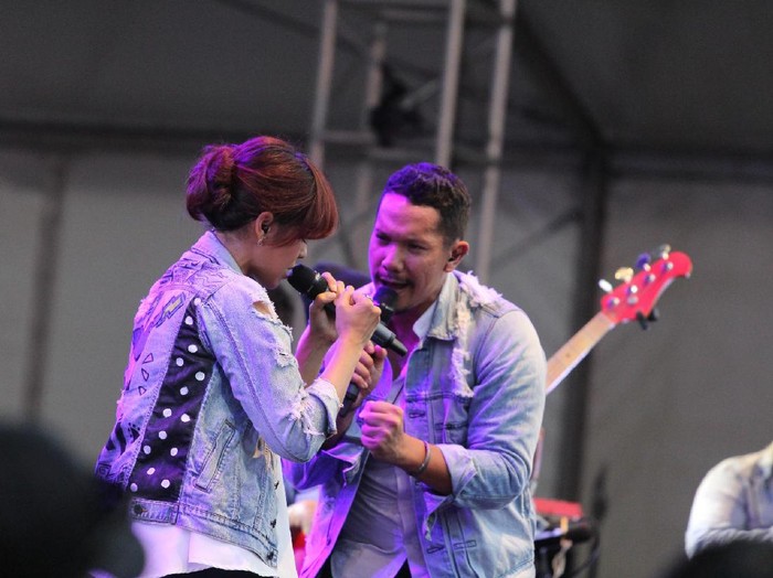 Maliq and DEssentials di Synchronize Fest.