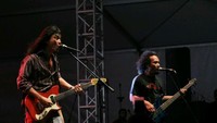Navicula hadir dengan musiknya yang mampu menghadirkan ribuan orang di depan panggung. Foto: Ismail/detikHOT